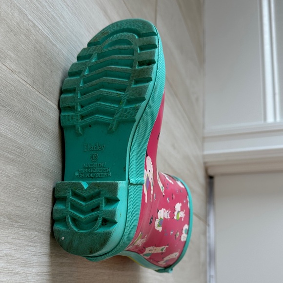 Hatley Girl”s Pink Llama Clastic Rain Boots with Teal Trim - Picture 6 of 15